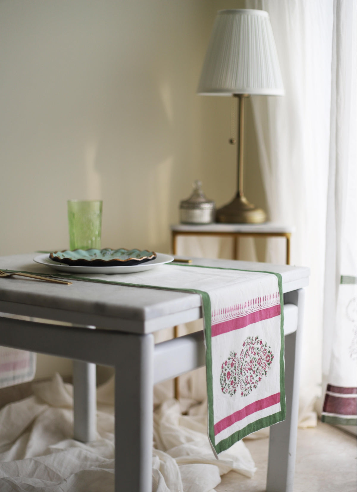 Table Runner Pink