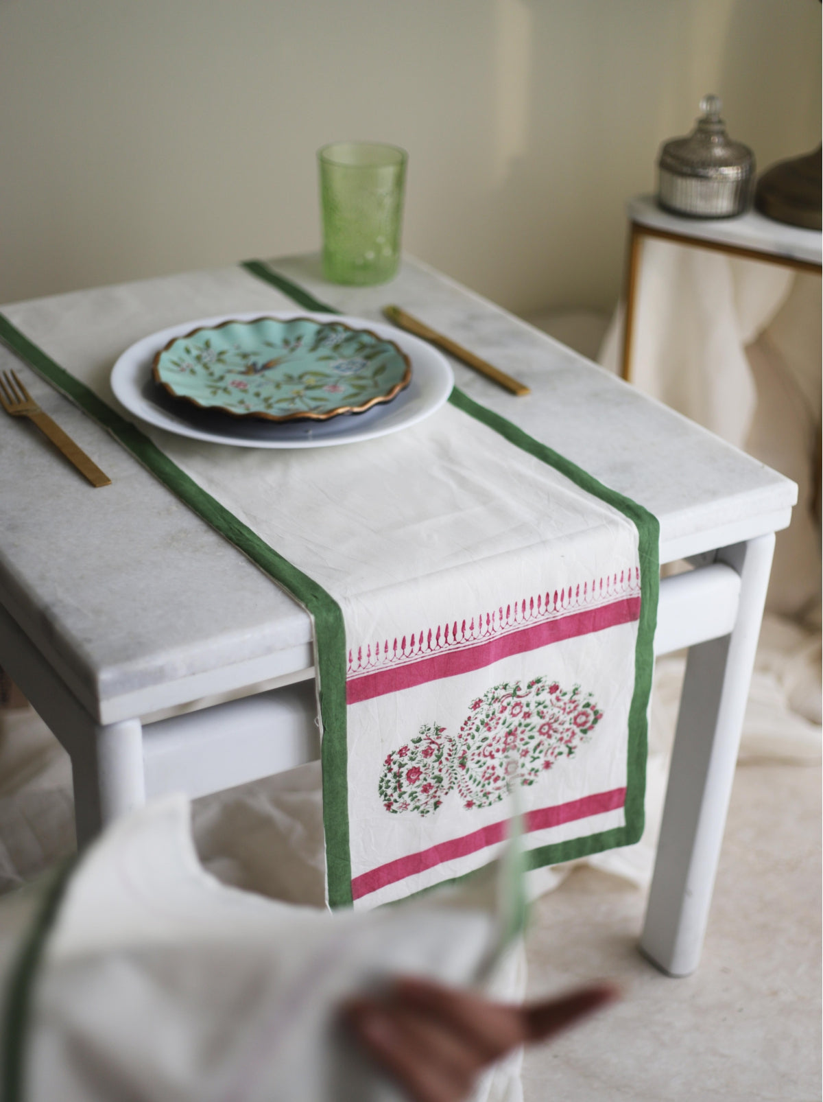 Table Runner Pink