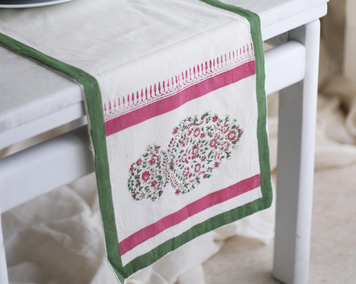 Table Runner Pink